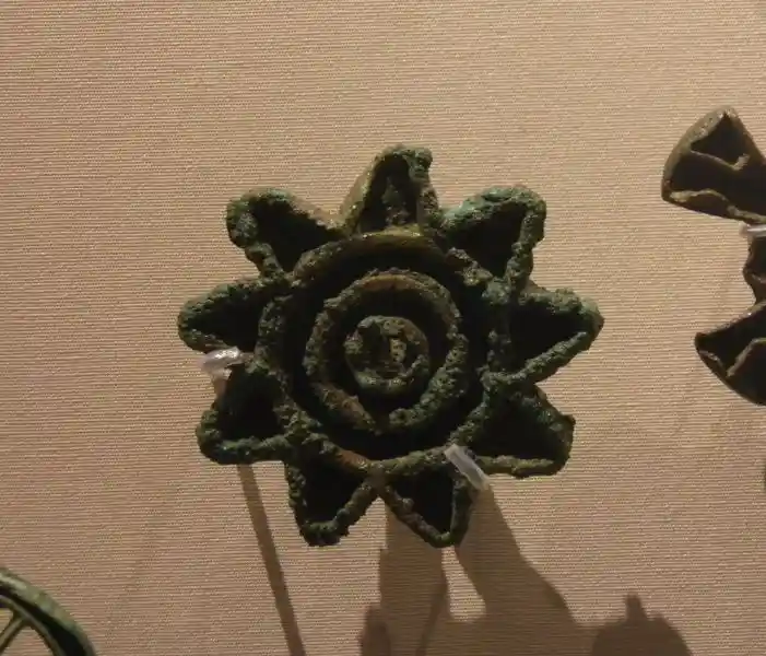 Nine-pointed solar disc copper seal